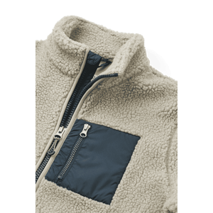 Liewood Nelson Pile Jacke aus recyceltem Polyester im Detail
