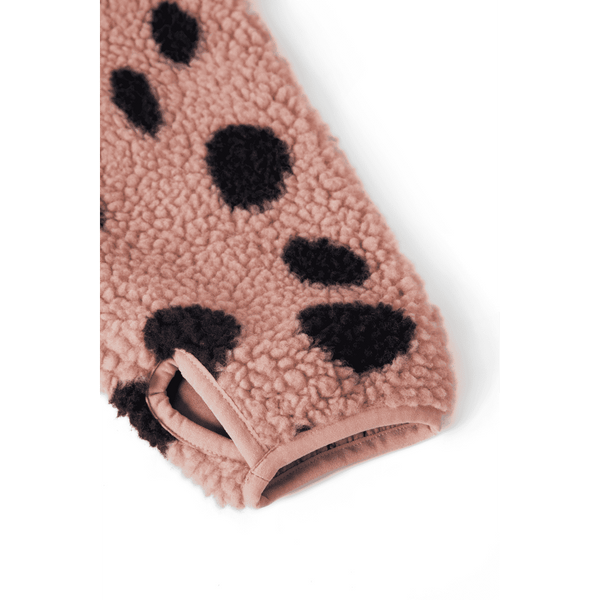 Liewood Nelson Teddyjacke Erwachsene Mega Leo Spot Pale Tuscany – getragen
