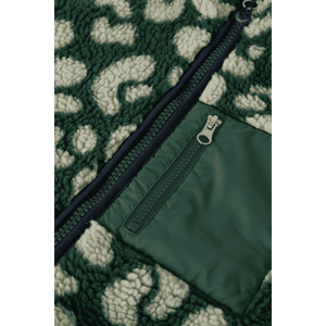 Liewood Nelson Teddyjacke Erwachsene Mega Leo Garden Green – Kragen Detail