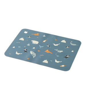 Tischset Jude Arctic Sea von Liewood mit bunten Meerestieren, schmutzabweisend und spülmaschinenfest.