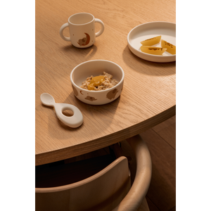 Vivi Geschirr-Set Elephant mit Teller, Becher und Schale auf einem Holztisch, ideal für Babys und Kleinkinder.