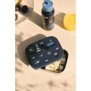 Liewood Falk Trinkflasche Sailing in Navy von der Seite