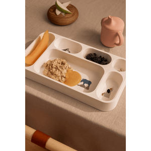 Mosu unterteilter Teller All Together mit 6 Fächern und bunten Illustrationen, ideal für abwechslungsreiche Mahlzeiten.