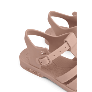 Liewood Bre Sandalen Peach/Dark rose – getragen