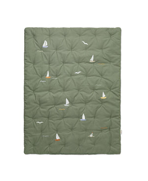 Dear April Spielmatratze Meri Sailboats, 90 × 120 cm