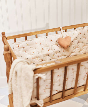 Nori Songbirds von Dear April im Babybett 60 × 120 cm