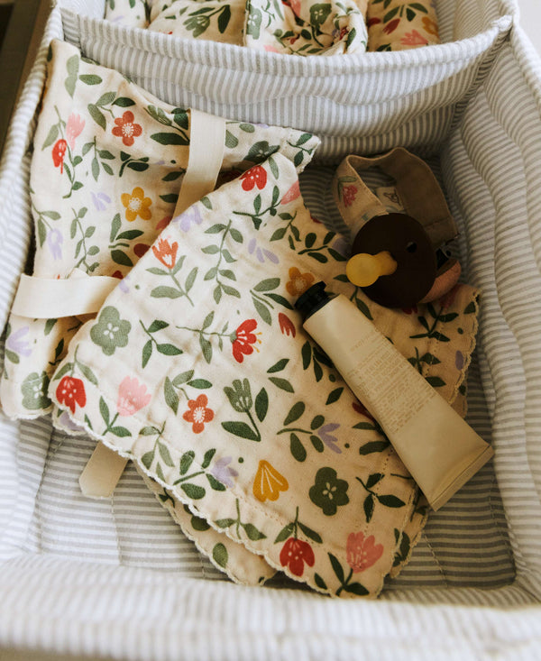 Ren Flower Market von Dear April, vierlagiger Musselin mit Häkelkante