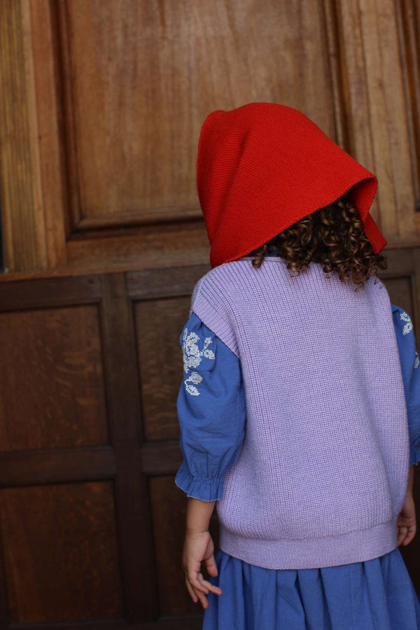 Hvid Dreieckstuch Josephina Red locker um den Hals gelegt