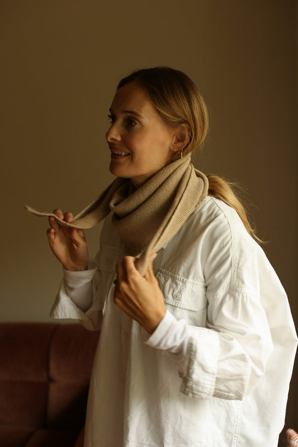 Triangle scarf Josephina Sand