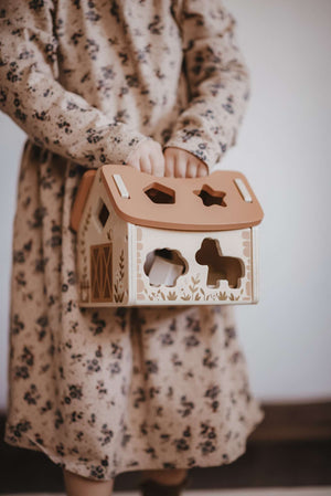 Mrs. Ertha Tiny Barn zur Schulung der Feinmotorik