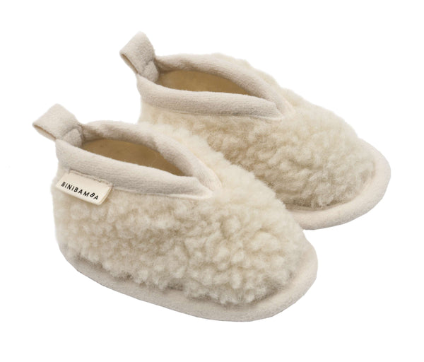 BINIBAMBA Booties Schaffell-Babyschuhe in Milk mit Ledersohle