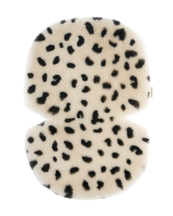 BINIBAMBA Snuggler Schaffell-Kinderwageneinlage im Leopardenprint Peanut