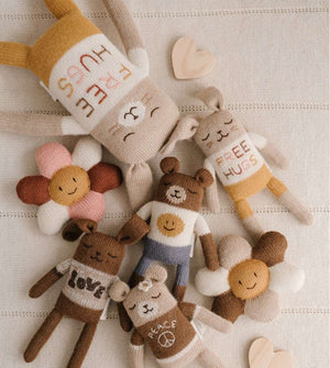 Strickhase Bunny Love von Main Sauvage Gesamtansicht