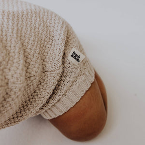 Ripp-Beinabschluss des gestrickten Stramplers von Finch & Fable im Detail