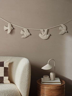 Vogel-Girlande in Naturton von ferm LIVING fürs Kinderzimmer