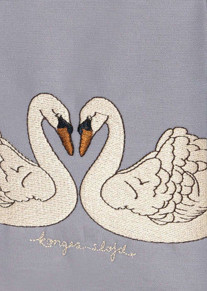 Konges Sløjd Clover Maxietui Swan Sleet mit Schwanen-Print