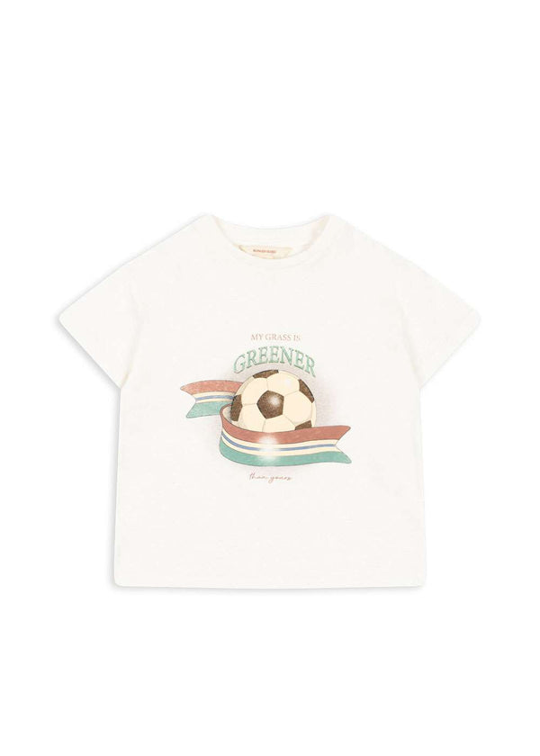 Konges Sløjd Era T-Shirt Kick it mit Fussball-Print von vorne