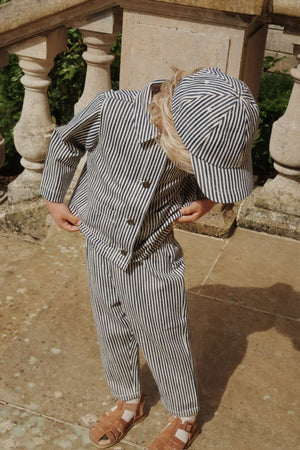 Fender Jacke, Cap und Overall von Konges Sløjd im Naval Stripe