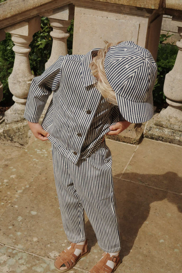 Fender Jacke, Cap und Overall von Konges Sløjd im Naval Stripe