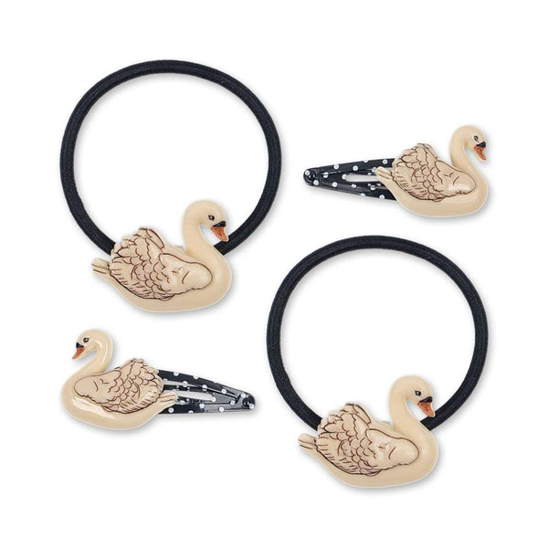 Schwanenmotiv der Haarspangen aus dem Konges Sløjd Set Swan