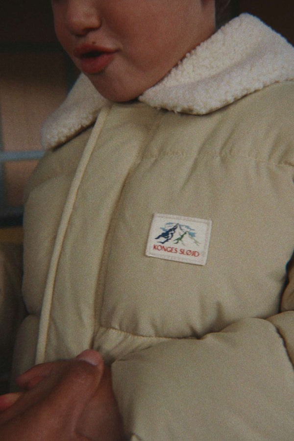 Alpi Winterjacke Pale Olive Green von Konges Sløjd draussen