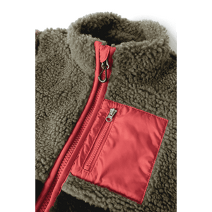 Liewood Nolan Teddyjacke Army Brown – am Kind getragen