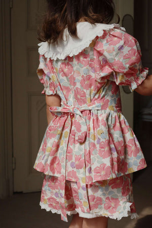Konges Sløjd Coeur Shorts Fleur Anglaise im Sommer-Look
