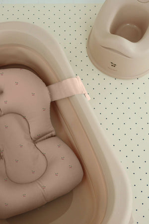 Babybadewanne von Konges Sløjd platzsparend zusammengefaltet