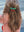 Kind trägt Konges Sløjd Haarclip Cherry im Haar