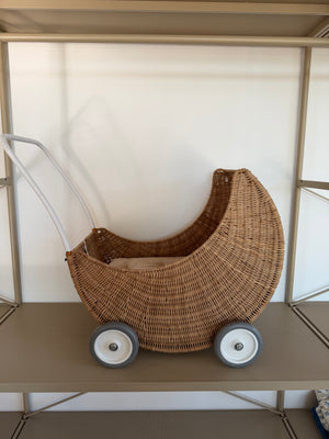 Olli Ella Moon Strolley Natural – Puppenwagen aus geflochtenem Rattan