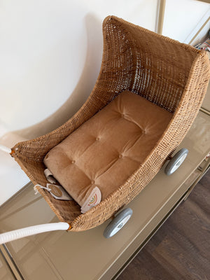 Rattan-Puppenwagen Moon Strolley von Olli Ella, Seitenansicht