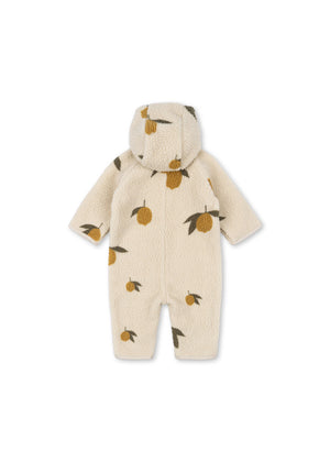 Jody Teddyoverall Mon Grand Citron Sage in creme mit Zitronenmotiven, rückseitige Ansicht, kuscheliges Fleece für Babys.