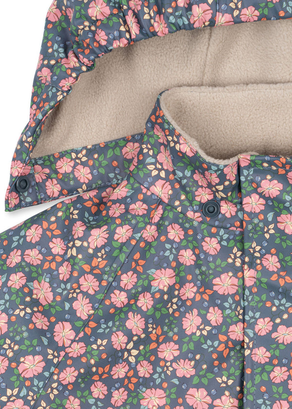 Detailansicht des Palme Rüschen-Regensets Kyoto mit buntem Blumendesign und weichem Fleecefutter.