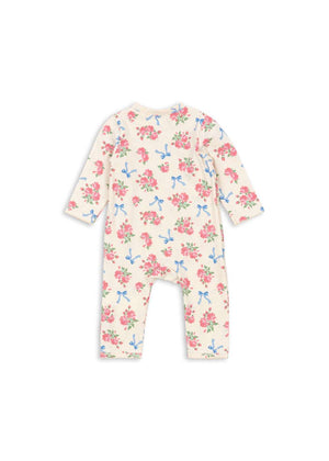 GOTS-zertifizierter Newborn-Strampler Bella Rosita im Detail