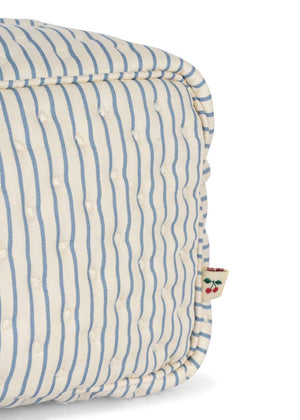 Kulturtasche Stripe Bluie von Konges Sløjd, Detail der Steppnaht