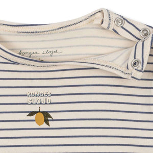 Konges Sløjd Body Basic Stripe Como – Druckknopf-Detail