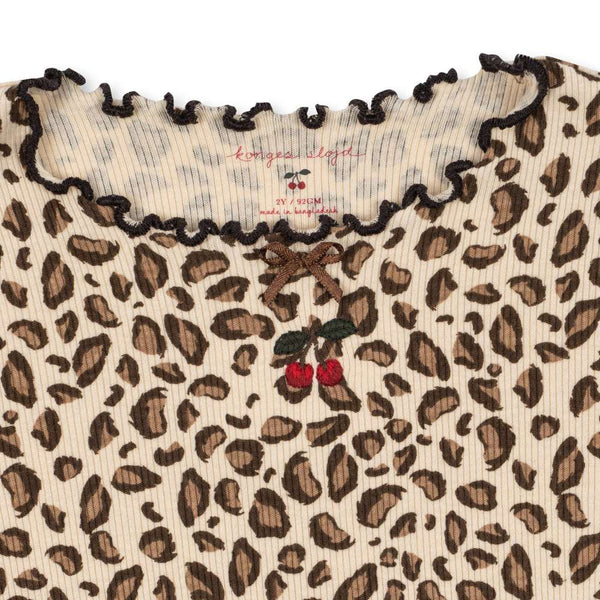 Konges Sløjd Set Shirt und Leggings Rivi Leo – Nahaufnahme