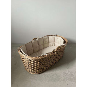 Bettnestchen Natura von Pine Cone rund ums Gitterbett gelegt