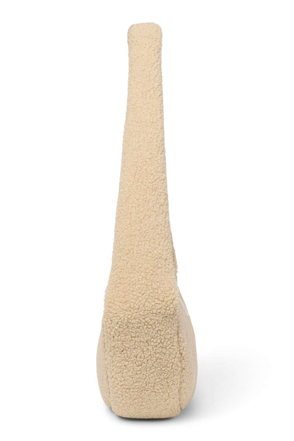 Studio Noos Ecru Teddy Bag, 39 x 20 x 11 cm, quer getragen