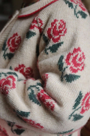 Strickmuster des Belou Cardigans in Rose im Detail