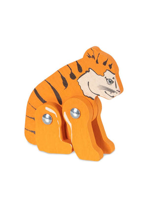Matchbox Tiger von Konges Sløjd in Kinderhand