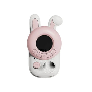 Kinder spielen draussen mit dem Hasen Walkie Talkie Set von The Zoo Family