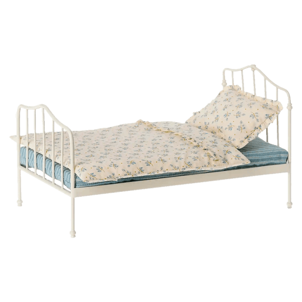 Maileg Miniature Bett Blau | Puppenhaus-Zubehör | Beluga Kids