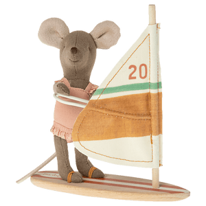 Maileg Beach Maus mit Surfbrett Kleine Schwester | Puppen, Spielkombinationen & Spielzeugfiguren | Beluga Kids