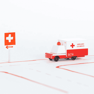 Candylab Toys Ambulanz Van – aufgedrucktes Rettungsdienst-Motiv